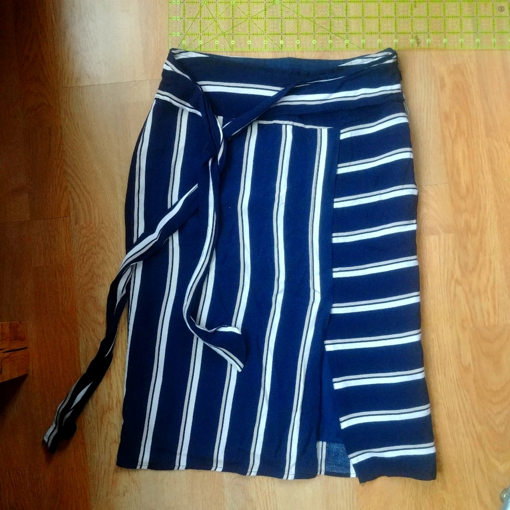 Striped Navy Tan White Knee-Length Lumière Skirt with Side Slit - Small